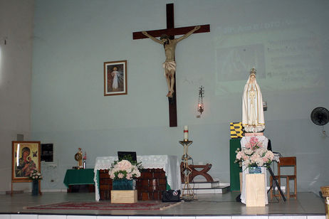 Übergabe der von Pfarrer Kowal gestifteten Monstranz an die Pfarrgemeinde Nossa Senhora de Fatima in Campo Maior (Brasilien)